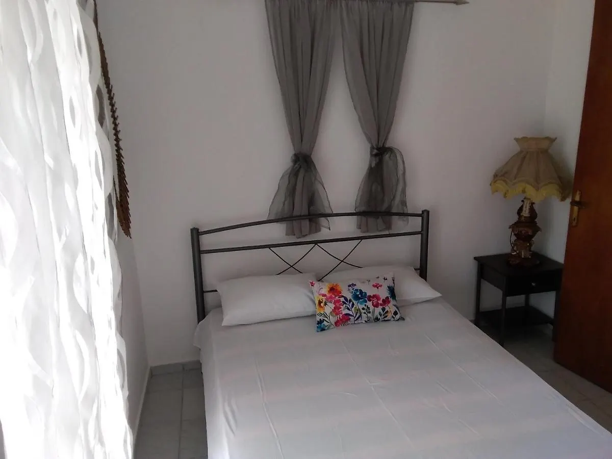 Villa Dina Nea Skioni Apartment